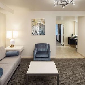 One-Bedroom Queen Suite